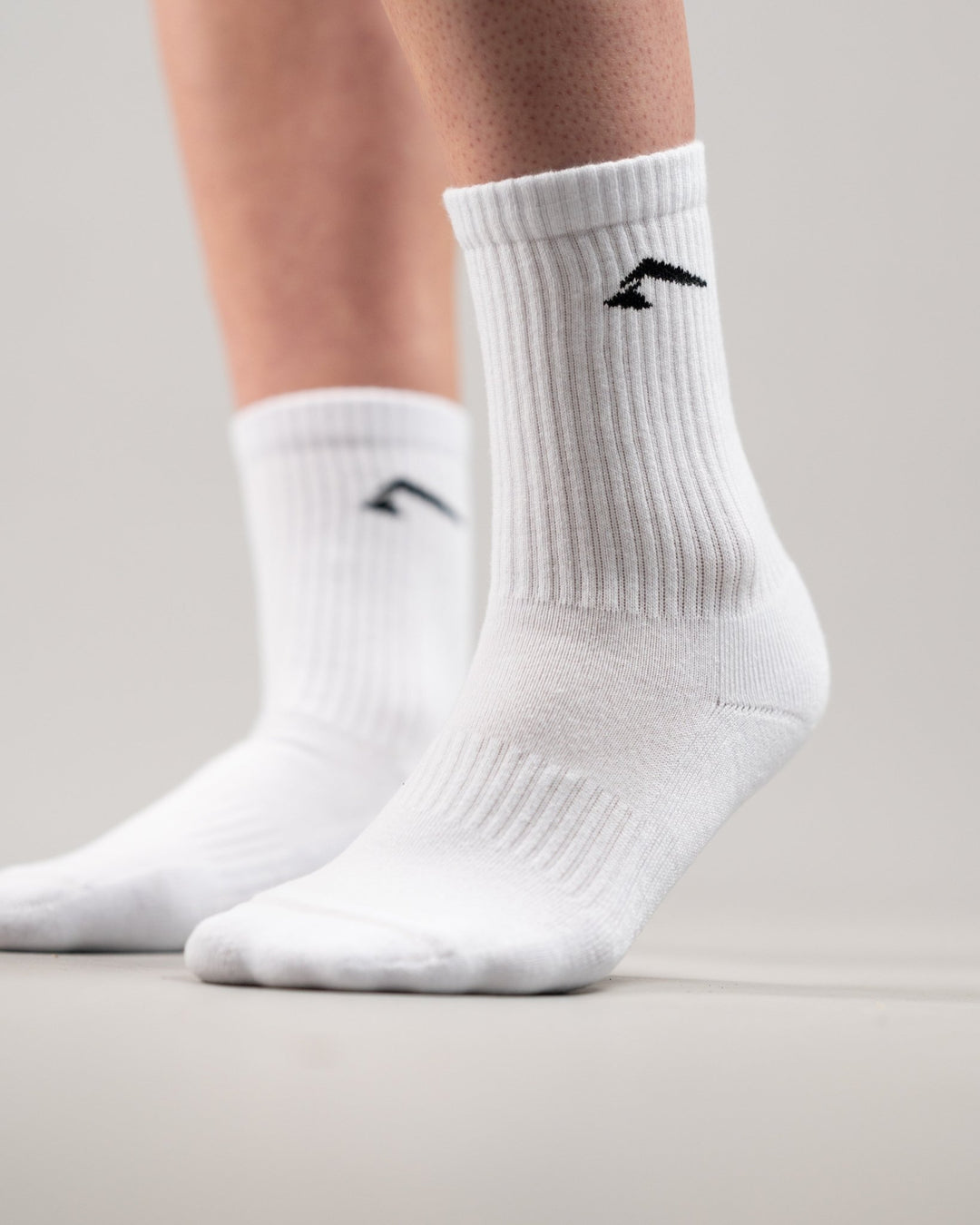 Hohe Sportsocken / Cushioned Crew Socks 3er Pack (White) - Athletic Aesthetics