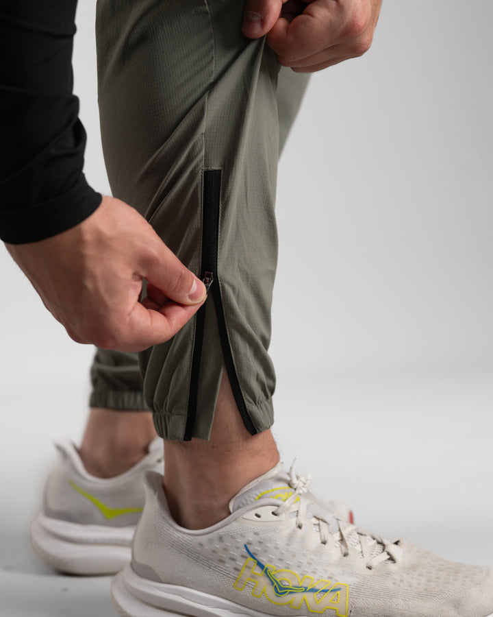 Elite Windbreaker Jogger (Light Olive)