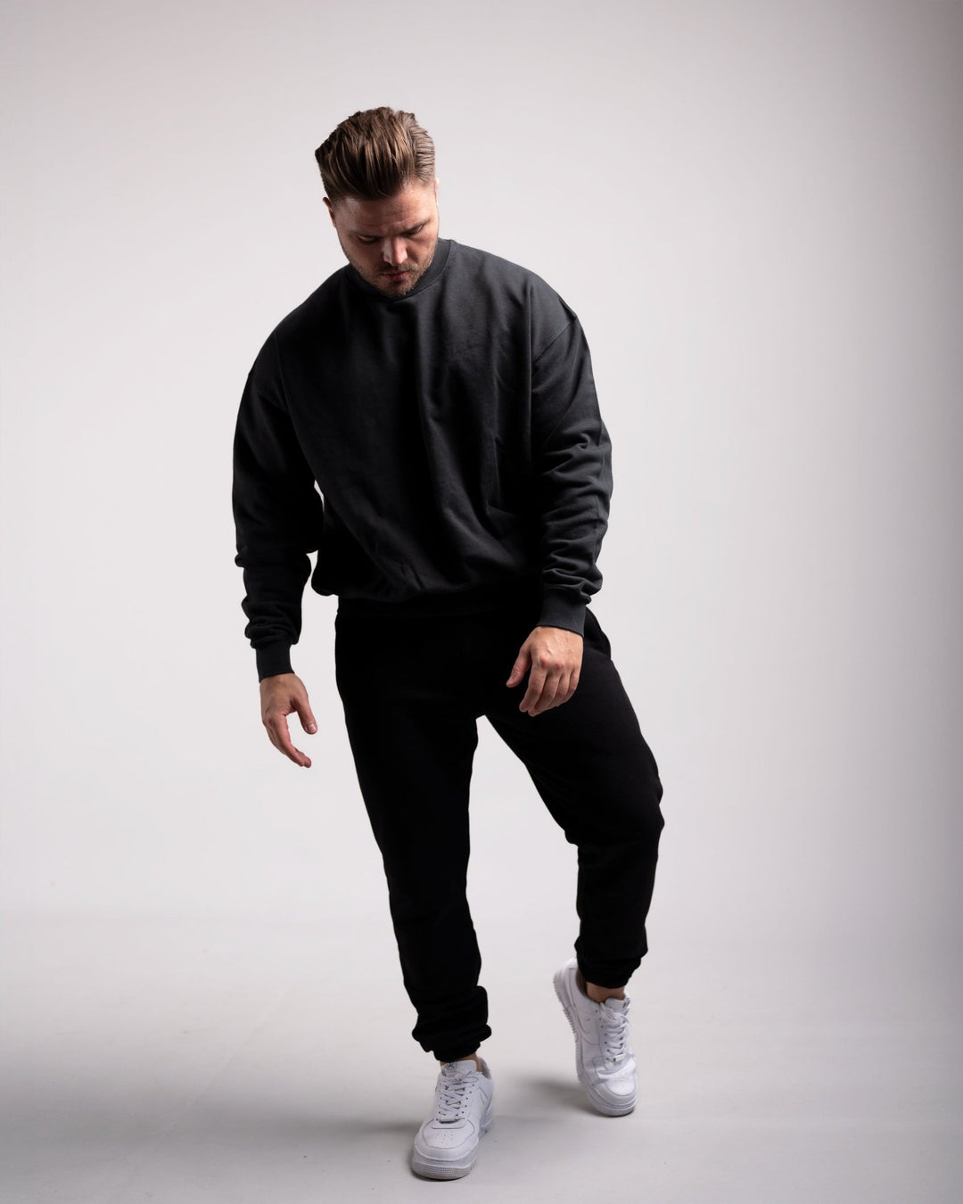 Oversized Crewneck Sweater (Vintage Black) - HQ Basics - Athletic Aesthetics